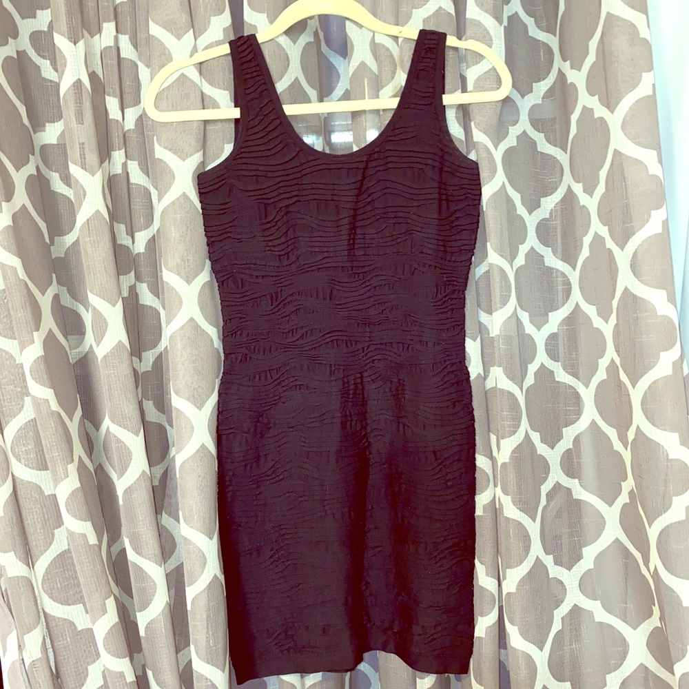 Scoop neck black bodycon cocktail dress